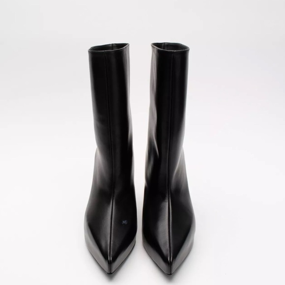 👜 GIVENCHY Leather Wedge Heel Ankle Boots - Picture 3 of 7